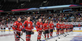 Hokeja leģendu spēles pamatlaiks noslēdzas ar draudzīgu neizšķirtu