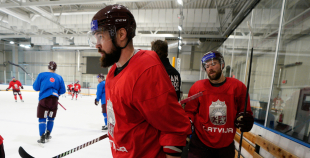 FOTO: Merzļikins un Latvijas hokeja izlases treniņš