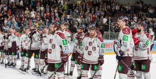 Latvijas hokeja izlase aizraujošā mačā piekāpjas Krievijas valstsvienībai 