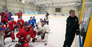 FOTO: Merzļikins un Latvijas hokeja izlases treniņš