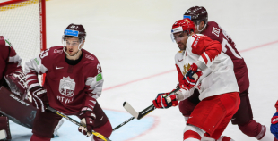 Latvijas hokeja izlase sīvā cīņā atzīst Krievijas valstsvienības pārākumu 