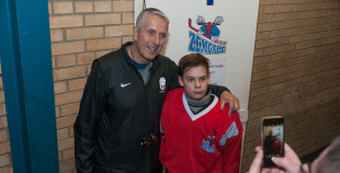 FOTO: Hārtlijs viesojās Jelgavas hokeja klubā un novada bērniem treniņu 