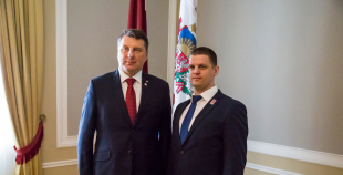 FOTO: Latvijas hokeja izlase viesojās Rīgas pilī pie Valsts prezidenta