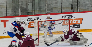 Latvijas sieviešu izlase Pasaules čempionāta atklāšanas mačā piekāpjas Slovākijai
