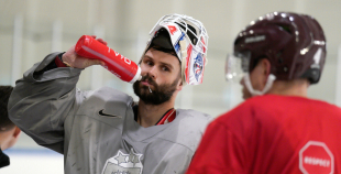 FOTO: Merzļikins un Latvijas hokeja izlases treniņš