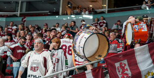 Hokeja leģendu spēles pamatlaiks noslēdzas ar draudzīgu neizšķirtu