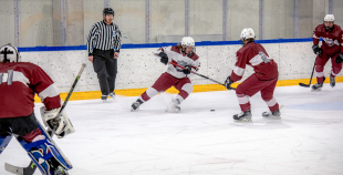 Uz oriģinālā izmēra laukumiem aizvadīti pirmie 3 pret 3 ledus treniņi