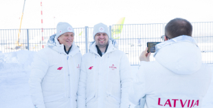 FOTO: Latvijas hokeja izlases dodas uz Pekinas olimpiskajām spēlēm