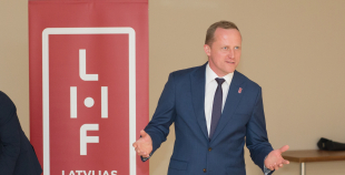 FOTO: Vecāku asambleja Valmierā