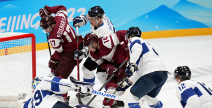 Latvija hokeja izlase sīvā cīņā atzīst Somijas pārākumu