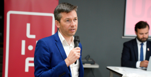 Aigars Kalvītis pārliecinoši ievēlēts par Latvijas Hokeja federācijas prezidentu