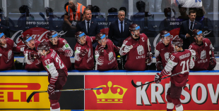 Latvijas hokeja izlase sīvā cīņā atzīst Krievijas valstsvienības pārākumu 