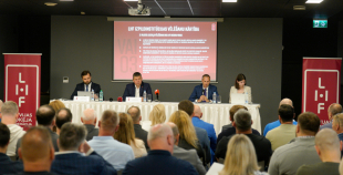 Aigars Kalvītis pārliecinoši ievēlēts par Latvijas Hokeja federācijas prezidentu