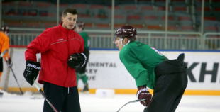 Latvijas hokeja izlases aizvada pirmo treniņu "Arēnā Rīga"