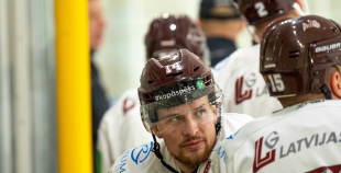 FOTO: Latvijas hokeja izlase gatavojas Pekinas olimpiskajām spēlēm
