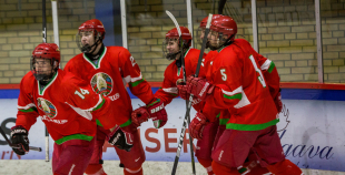 Latvijas U-18 izlase vēl vienā ilgstošā bullīšu sērijā svin uzvaru pār Baltkrieviju