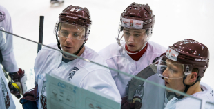 Latvijas izlases treniņnometnei pievienojušies Kaspars Daugaviņš un Kristaps Sotnieks