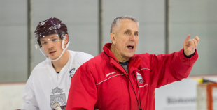 Hārtlija vadībā Latvijas valstsvienība aizvada treniņu; nosaukts arī izlases kapteinis turnīram Minskā