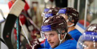FOTO: Merzļikins un Latvijas hokeja izlases treniņš