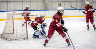 Uz oriģinālā izmēra laukumiem aizvadīti pirmie 3 pret 3 ledus treniņi