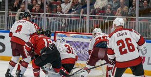 Hokeja leģendu spēles pamatlaiks noslēdzas ar draudzīgu neizšķirtu