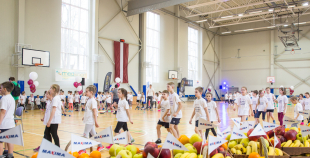 “Maxima Latvija” uzsāk vēsturisku sadarbību ar LHF un LVS bērnu un jauniešu sporta jomā