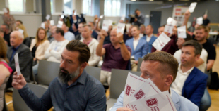 Aigars Kalvītis pārliecinoši ievēlēts par Latvijas Hokeja federācijas prezidentu