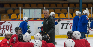 FOTO: Hārtlijs viesojās Jelgavas hokeja klubā un novada bērniem treniņu 