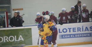 Latvijas sieviešu hokeja izlasei neveiksme pirmajā PČ spēlē