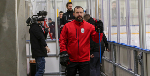 FOTO: Latvijas izlase pilnā sastāvā "slīpē" vairākumu