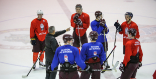 Latvijas hokeja izlase aizvada pirmo treniņu pirms gaidāmā turnīra Francijā