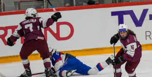 Latvijas sieviešu izlase Pasaules čempionāta atklāšanas mačā piekāpjas Slovākijai