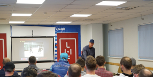 FOTO: Hokeja speciālists Šons Skiners uzstājas seminārā Latvijā!