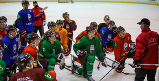 FOTO: Latvijas hokeja izlase aizvada pirmo treniņu gatavojoties pasaules čempionātam