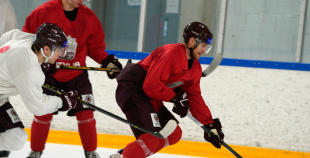 FOTO: Merzļikins un Latvijas hokeja izlases treniņš