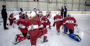 Uz oriģinālā izmēra laukumiem aizvadīti pirmie 3 pret 3 ledus treniņi