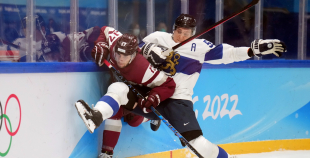 Latvija hokeja izlase sīvā cīņā atzīst Somijas pārākumu