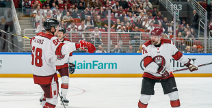 Hokeja leģendu spēles pamatlaiks noslēdzas ar draudzīgu neizšķirtu