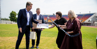 Latvijas hokeja izlase saņem solītās biļetes uz Dziesmu un Deju svētkiem