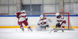 Uz oriģinālā izmēra laukumiem aizvadīti pirmie 3 pret 3 ledus treniņi