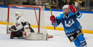 Vakar tika aizvadīta pirmā "Optibet" Baltijas sieviešu hokeja čempionāta spēle starp SHK "Laima" un "L&L Hope"