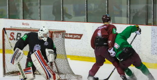 FOTO: Latvijas hokeja izlase aizvada pirmo treniņu gatavojoties pasaules čempionātam