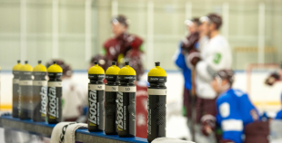 FOTO: Latvijas hokeja izlase gatavojas Pekinas olimpiskajām spēlēm