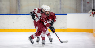 Uz oriģinālā izmēra laukumiem aizvadīti pirmie 3 pret 3 ledus treniņi