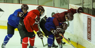 FOTO: U-20 izlases pirmdienas ledus treniņš "Volvo" ledus hallē 