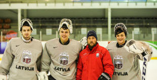 FOTO: U-20 izlases pirmdienas ledus treniņš "Volvo" ledus hallē 