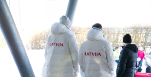 FOTO: Latvijas hokeja izlases dodas uz Pekinas olimpiskajām spēlēm