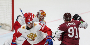 Latvijas hokeja izlase sīvā cīņā atzīst Krievijas valstsvienības pārākumu 