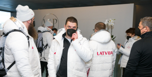 FOTO: Latvijas hokeja izlases dodas uz Pekinas olimpiskajām spēlēm