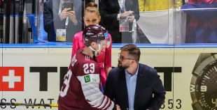 Latvijas hokeja izlase sīvā cīņā atzīst Krievijas valstsvienības pārākumu 